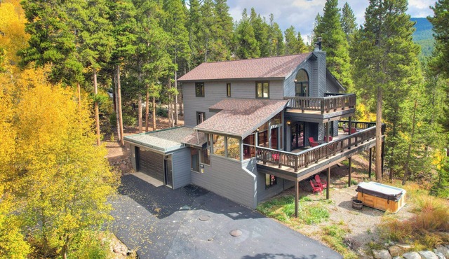 Spacious 5BR Breckenridge Cabin, Game Room, Hot Tub, Minutes to Breck Ski Resort