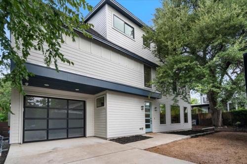Spacious 5BR Central Austin Home Sleeps 13