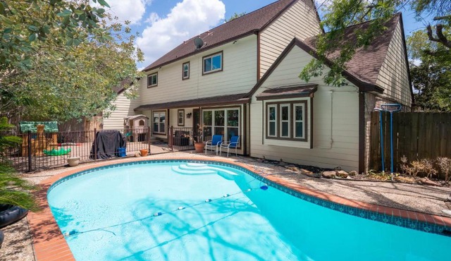 Spacious and quiet 5 beds 3 and a half bathroom home away from home in Katy Texas