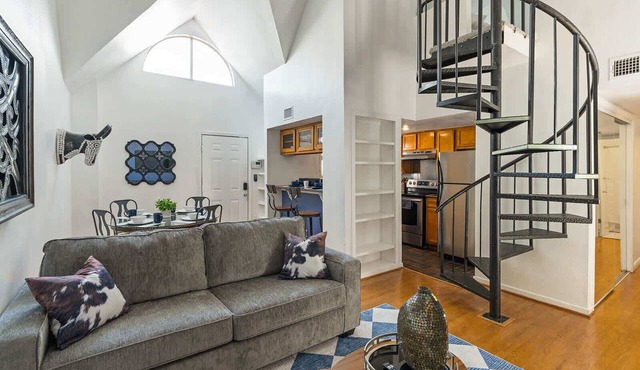 Spacious Austin Loft: 4BR, Sleeps 12, Central