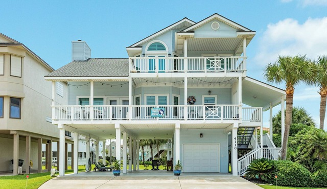 Spacious Beachside Home w/Long Gulf View, Covered Deck & Huge Primary Suite