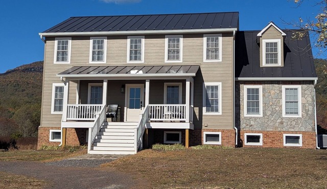 Spacious, Beautiful, Quiet Home with Amazing Old Rag Views in Etlan