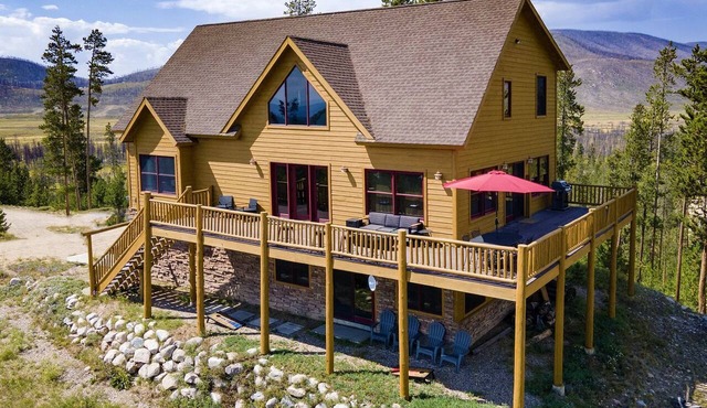 Spacious Cabin with Foosball Table and Jacuzzi in Grand Lake, Colorado