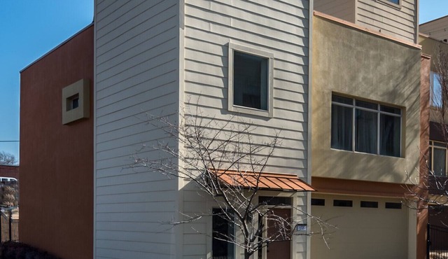 Spacious Downtown Retreat with Rooftop Terrace!