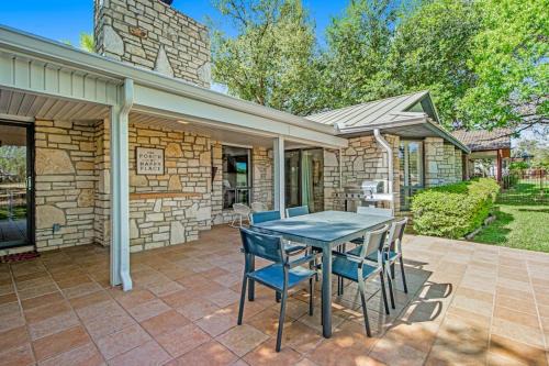 Spacious & Elegant Haven with Huge Yard, Updated Interior, AC, & Fast WiFi
