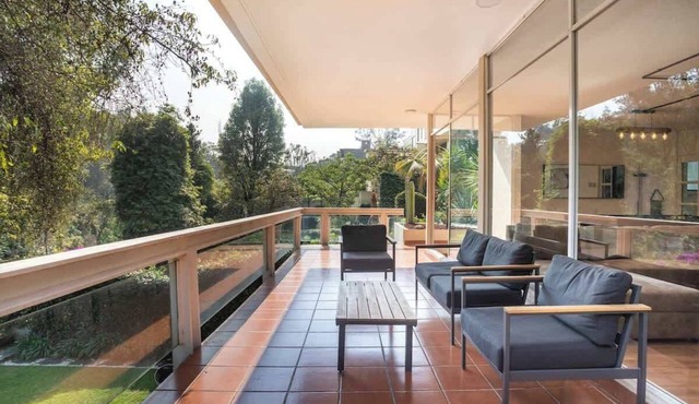 Spacious Home for Groups with Garden & Game Room
