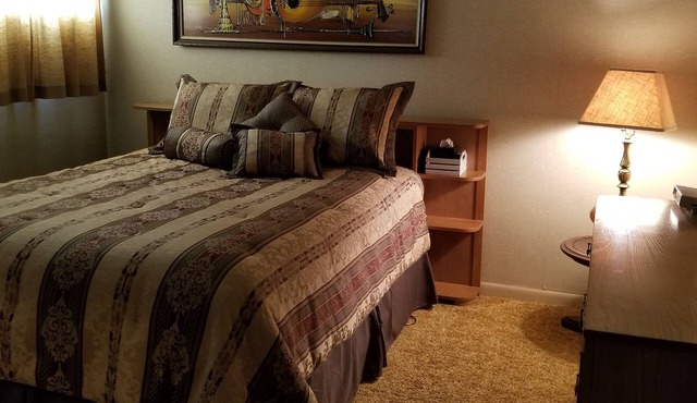 Spacious house with Wifi - only 10 minutes from Hubbard Lake.
