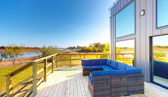 Spacious house with private patio with water views & full kitchen