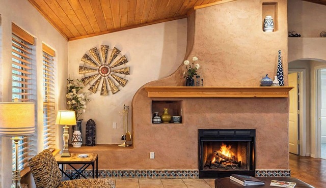 Spacious Mountain-Views with Game Room + Fireplace