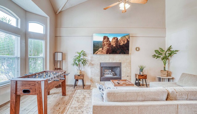 Spacious Northeast El Paso home near Franklin Mountains, Fort Bliss & Meta site.