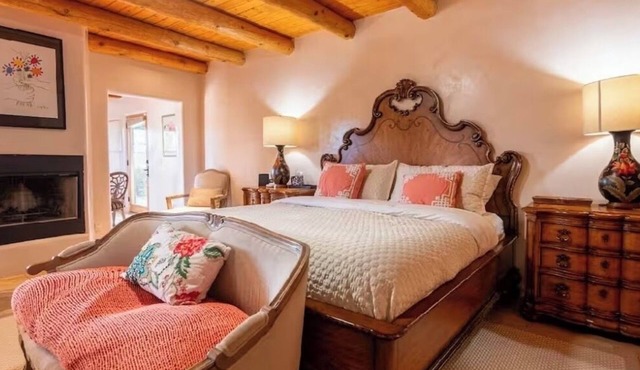 Spacious Santa Fe Retreat Near Downtown ,Views & Pet Friendly