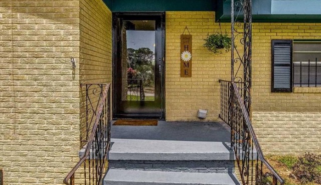 Spacious Split Level Home near the Pensacola I-10 Highway in Pensacola
