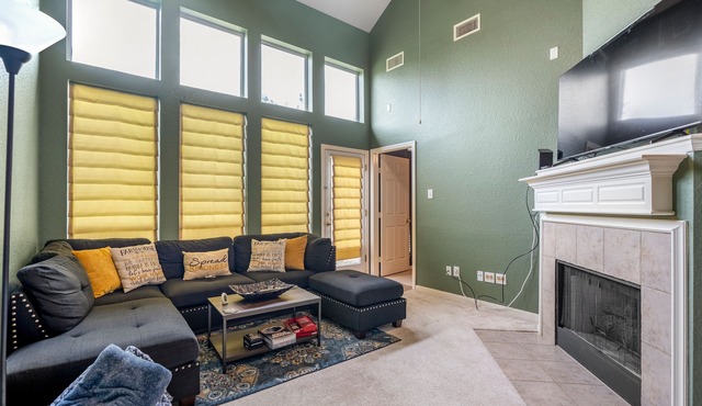 Spacious Townhome With KING SUITE&Spa Tub