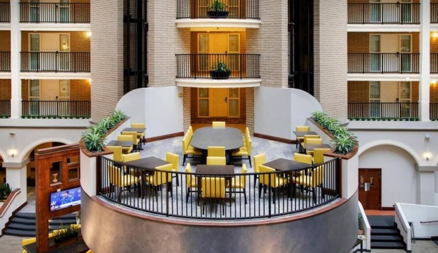 Spacious Two-Room Suite! Pool, FREE Parking! Minutes to - Downtown Dallas!