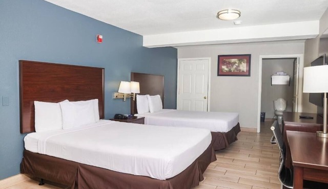 Spacious Unit Near Convention Center - Outdoor Pool & Pet Friendly Stay
