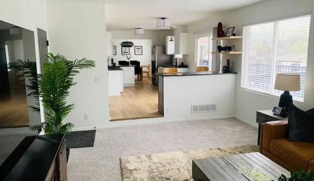 Spacious updated CWS/Corporate rental 4 BR|2.5 BA in Bellevue