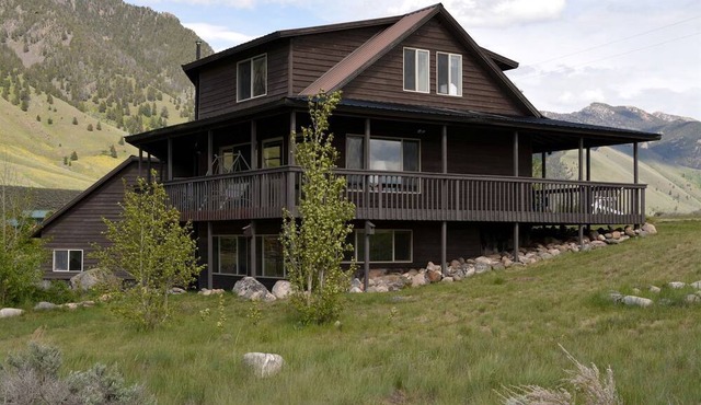 Spacious Vacation Home with Madison River Frontage near Yellowstone in Ennis, Montana