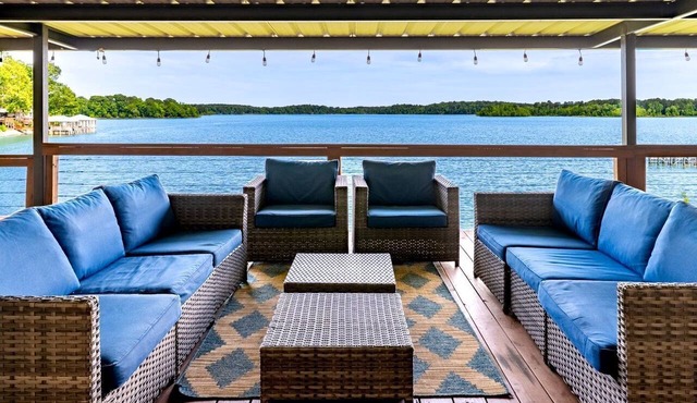 Spacious Vacation Rental with Stunning Lake Views from the Incredible Deck for an Amazing Getaway in Sabine National Forest in Hemphill, Texas