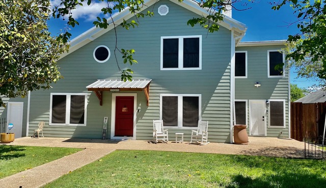 Spacious Waco Bear Den-5 BR/4BA + Mother-in-law Suite Attached Garage Hottub