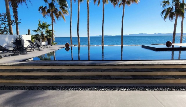 Spectacular Beachfront Hacienda in Loreto with pickleball court