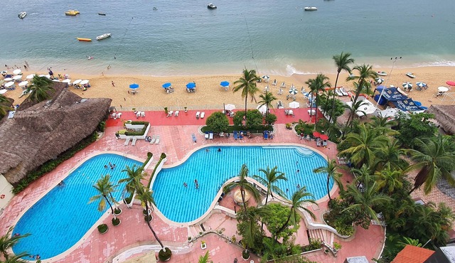 Spectacular View: Beachfront Apartment, La Palapa