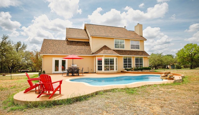 Splash into Summer in the TX Hill Country Getaway-Private POOL!