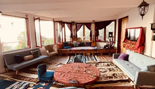 Starship InnerPrize -Villa with lake views! Yoga platform. Rooftop terrace.