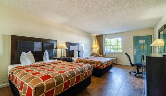 Stay Near Lighthouse Beach with Free Parking - 2 Clean & Comfortable Rooms