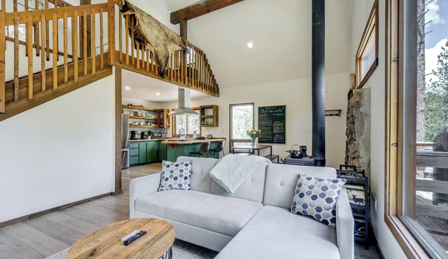 Steps to Crystal River: Hideaway w/Mountain Views
