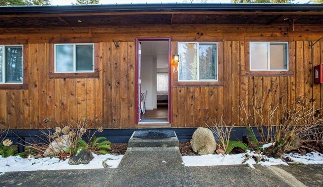 Studio Mount Walker Inn 1st-Floor | Patio in Quilcene