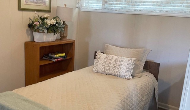Studio Near Lackland & Sea World Attraction in San Antonio