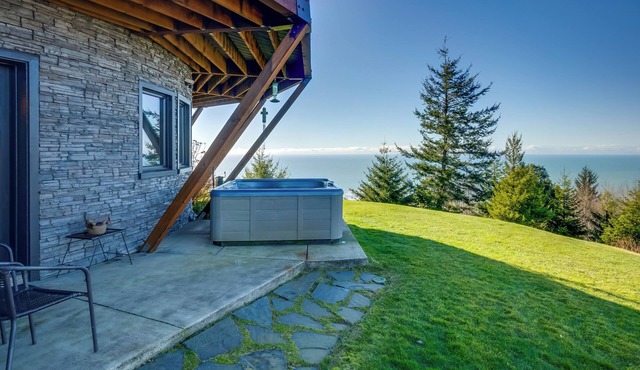 Stunning 360 Ocean Views, Near Redwoods NP!