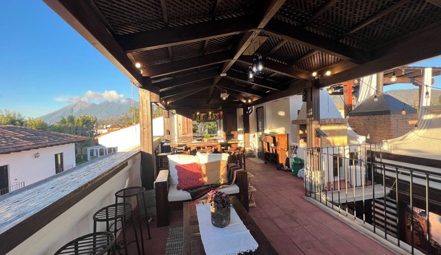Stunning Casa Bella Vista Antigua downtown , 1 to 12 🙋AC, Wifi, lux rooftop Deck