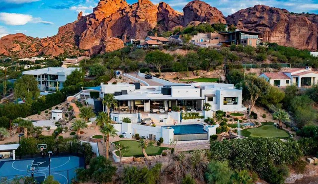 Stunning Mountain Estate, amazing views, high end furnishings and sport court