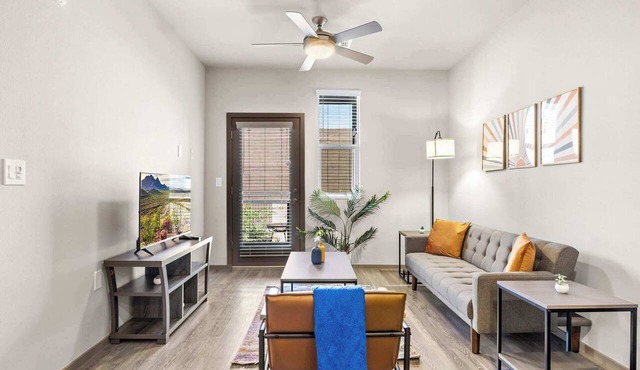 Stunning Westgate CozySuites by stadium with pool 11