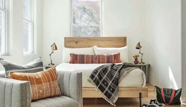 Stylish Plaza Suite w/Free Parking - "The Haddie"