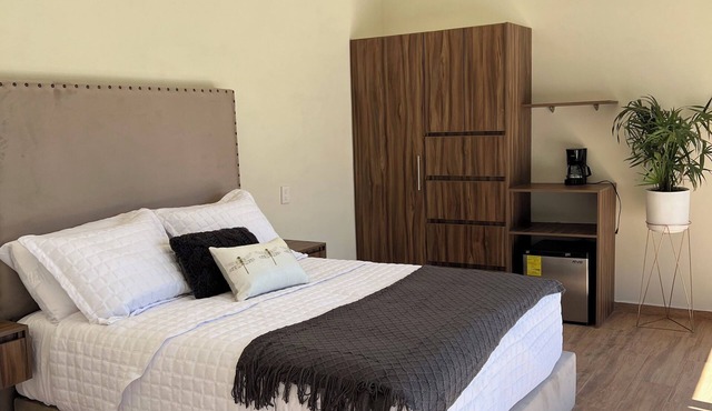 SUITE FOR COUPLES WITH HEATED POOL AND JACUZZI