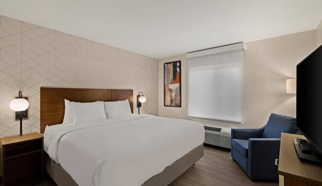 Suite w/King Bed | Kitchenette | Gym Access | Free Parking