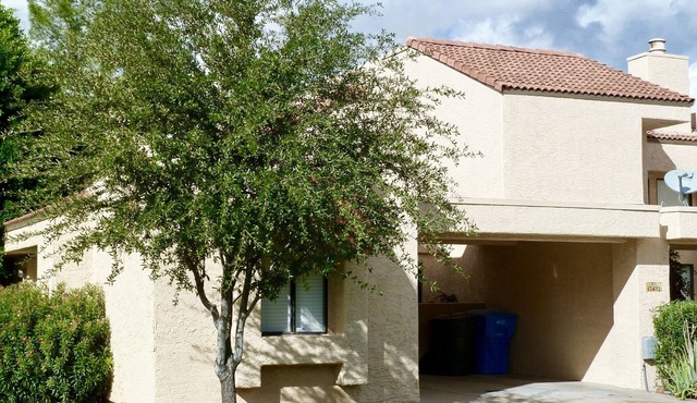 SUMMER SPECIALS: Over the Moon in this comfy Moon Valley Condo ! Pool & Spa