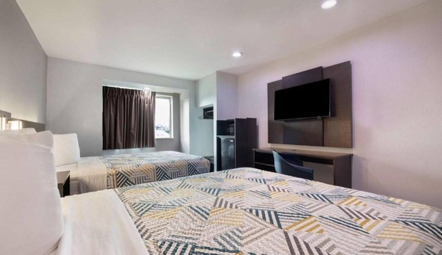 Sunny 2-Bed Suite|Pool|Free Wifi