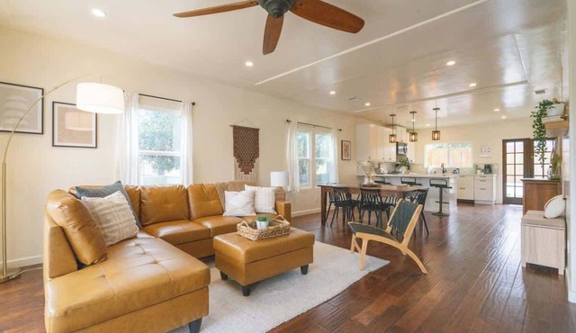 Sunny 3BR Duplex | Mins to Mission Bay & SeaWorld!