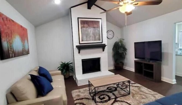 SUPERHOST/Luxury Duplex; Crib; AT&T Stadium/6 Flags< 3 miles