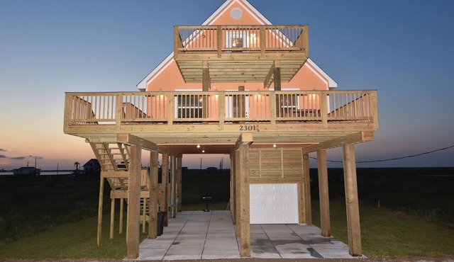 Surfside Freeport Beach HouseOcean&BayViews,stepsfromtheOcean! SnowBirds Welcome