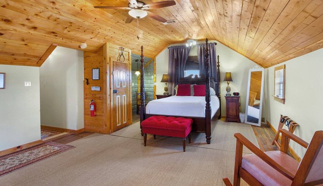 Swing On Inn - Southern Comfort Suite I Hot tub