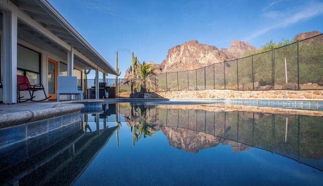 t Desert Oasis, Stunning MTN View w/Sparkling Pool & Hot Tub in Apache Junction