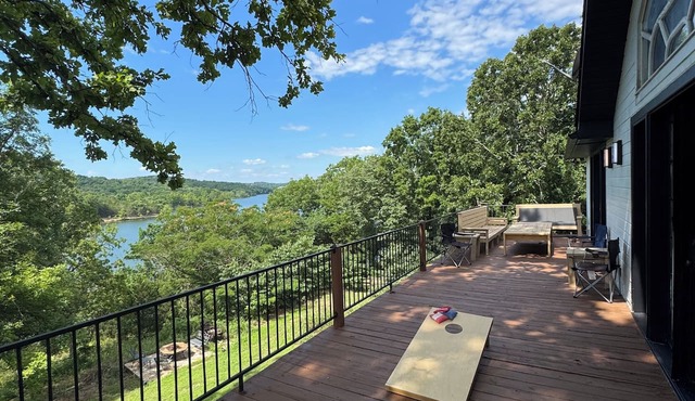Table Rock Lakefront Home Sleeps 15 Walk to Water Near Branson & Big Cedar