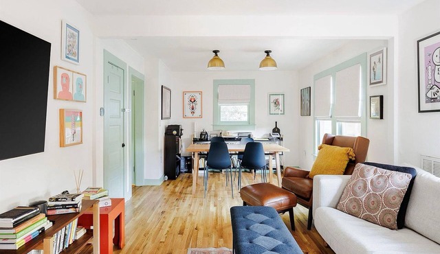 Ted & Breakfast Cozy East Austin Retreat