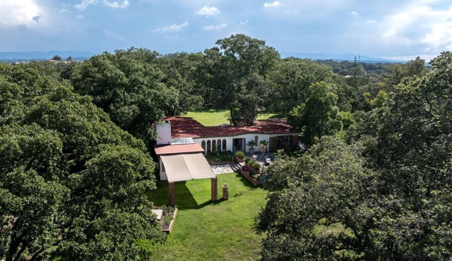 Tepoztlán Escape with Jacuzzi, Fireplace & Games