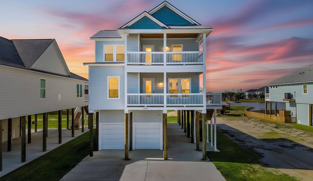 Terramar Getaway + Quick Beach Access + Public Pool Behind Home