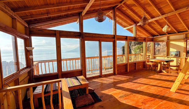 The Chalet - 4 bedrooms - stunning lakeviews